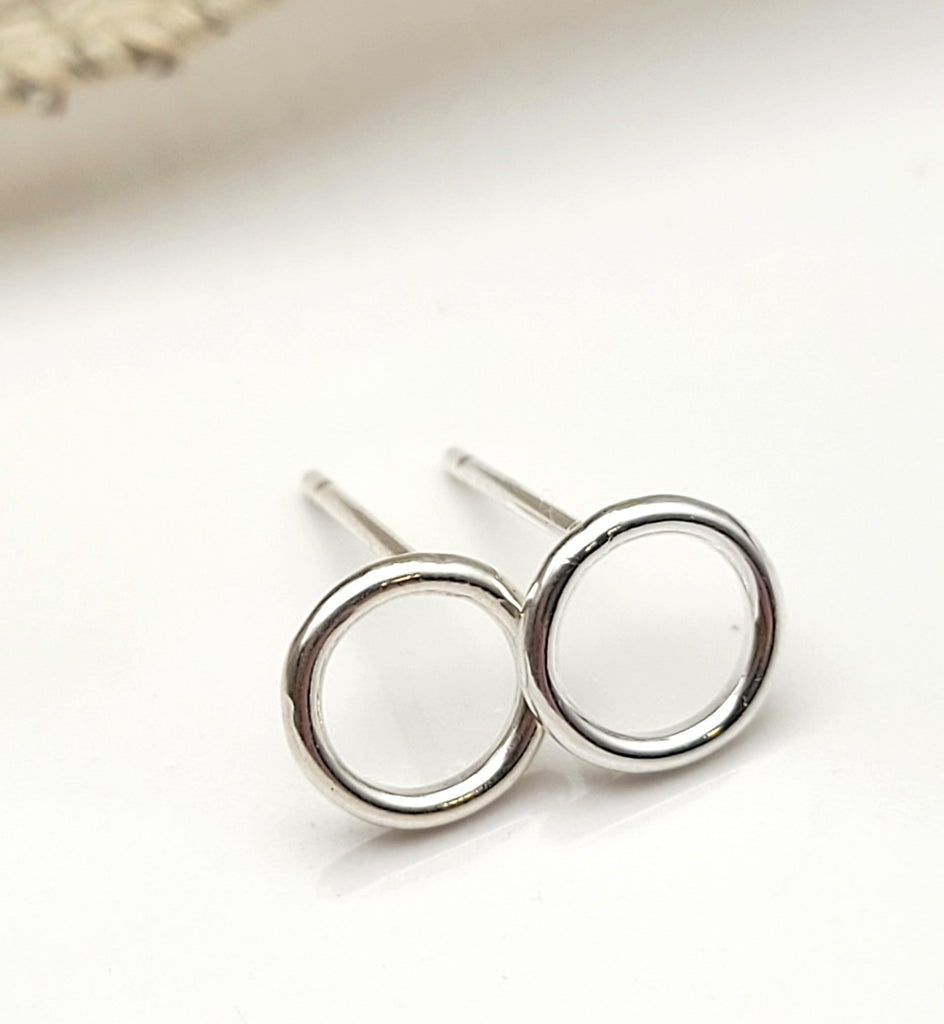 Brooke - Small Silver Circle Studs Earrings Bijou by SAM