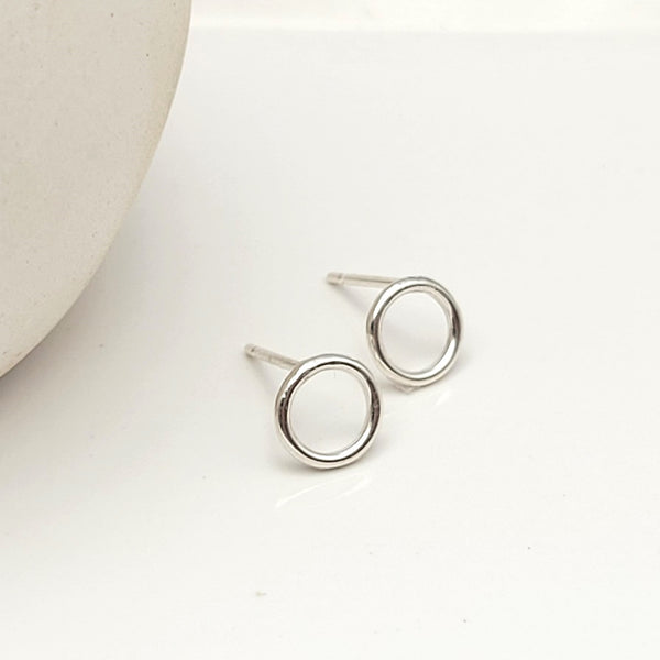 Brooke - Small Silver Circle Studs Earrings Bijou by SAM