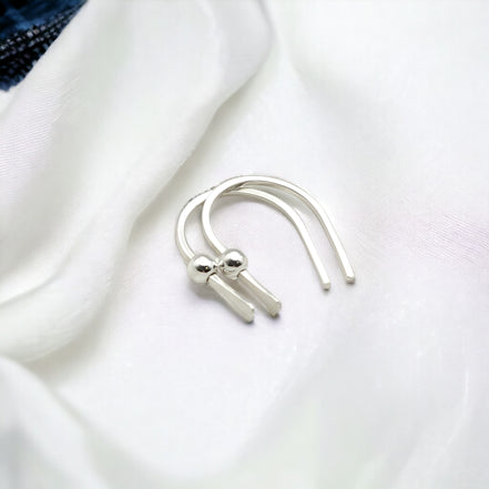 Hugs - Silver or Gold Tiny Threaders