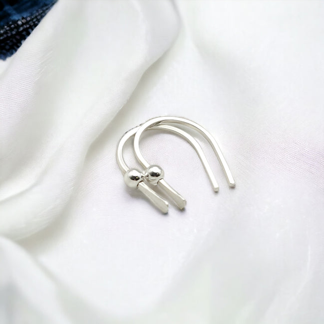Hugs - Silver or Gold Tiny Threaders