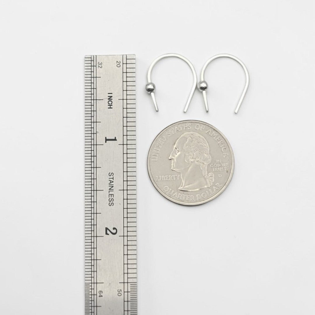 Hugs - Silver or Gold Tiny Threaders